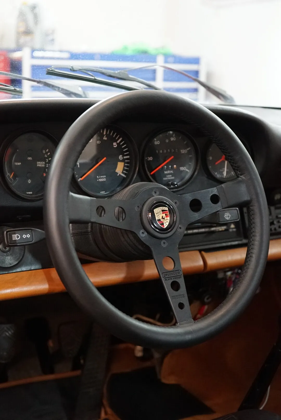 Steering wheel and gauges inside the 911 SC